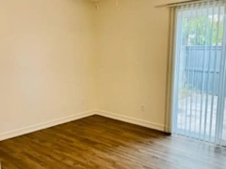 321 Hillside Ter — Photo 16