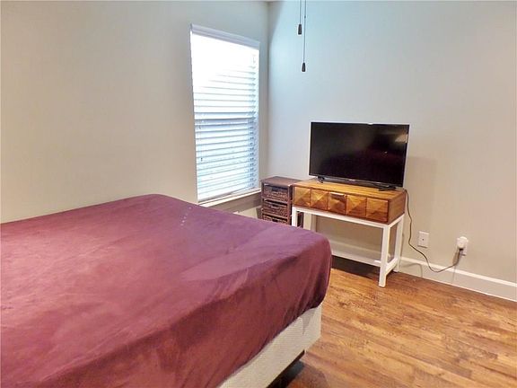 4th image of 1930 Euclid Ave #1