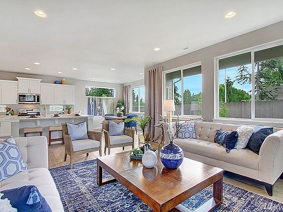 Photos are of the same floorplan in another Harbour Homes community and are meant for representation purposes only. Options and interior finishes will vary.