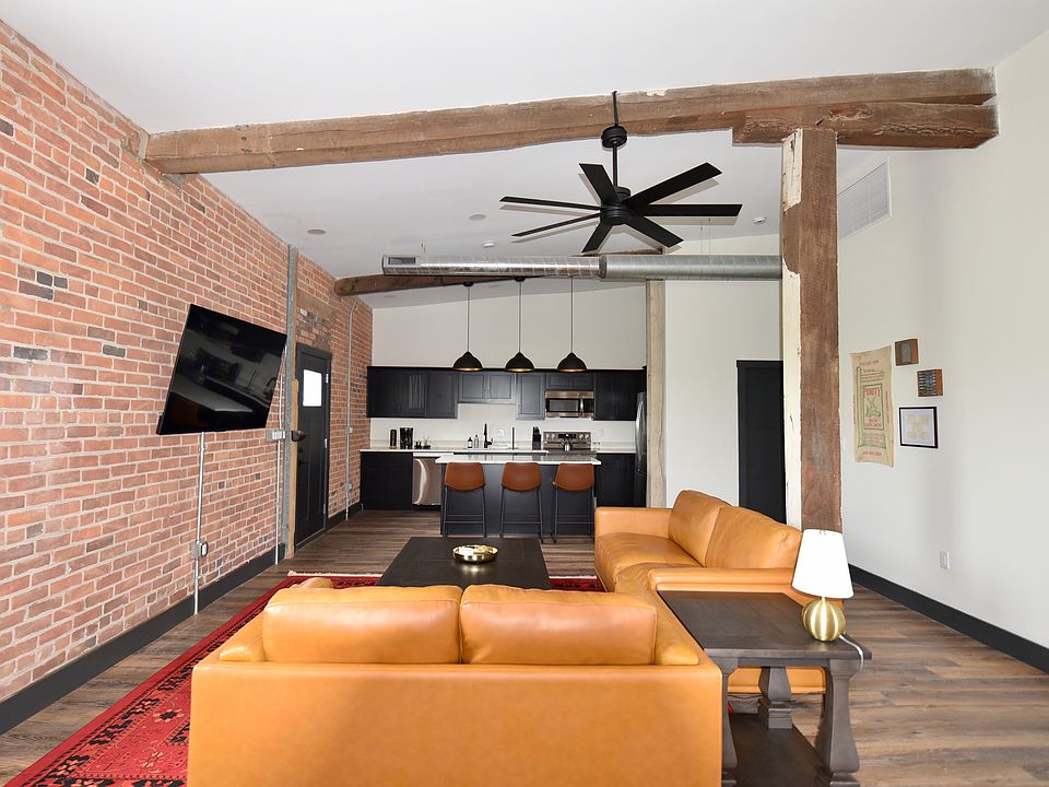 You will never feel far from anyone in this open space. Whether is cooking for family in the morning at the breakfast bar or gathering in the living room for afternoon meals, this space is sophisticated and cozy.