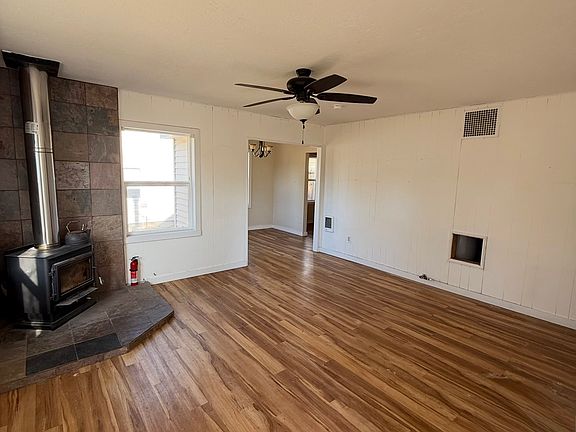 2nd image of 137935 Manzanita St