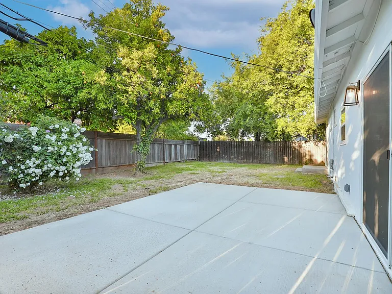 8257 Lake Forest Dr — Photo 26