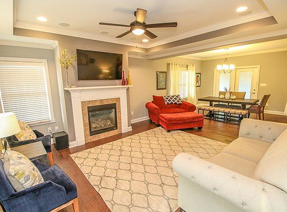 3rd image of 2805 Glencrest Dr