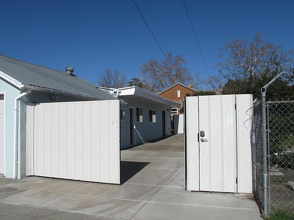 Private gate, can park 2 cars inside