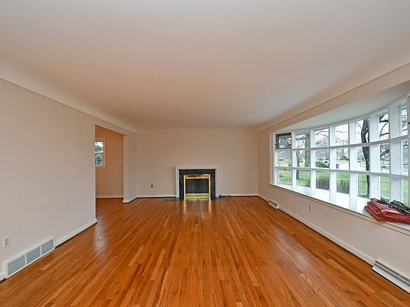 4th image of 5658 Mapleridge Dr