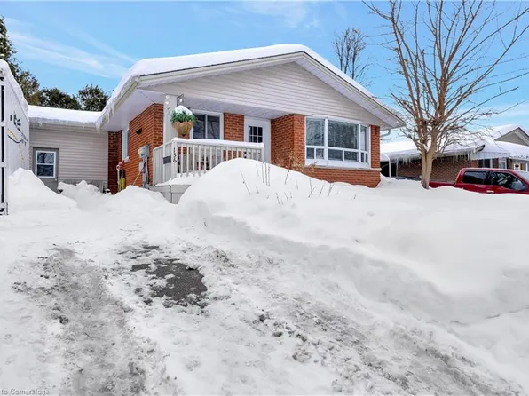 136 Dunsmere Dr, Kitchener, ON N2E 1V7