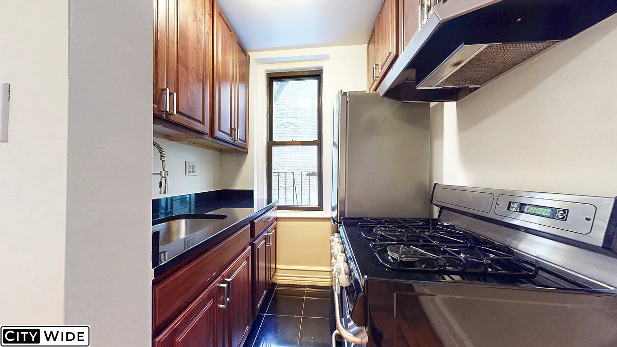 Building Photo - 1224 Saint Nicholas Ave #1F