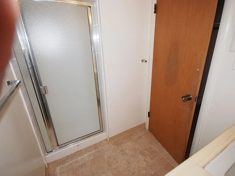 1209 Bellevue Av. — Photo 9
