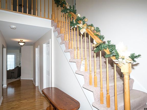 5th image of 26 Lapham Dr