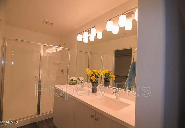 2362 E Huntington Dr — Photo 7