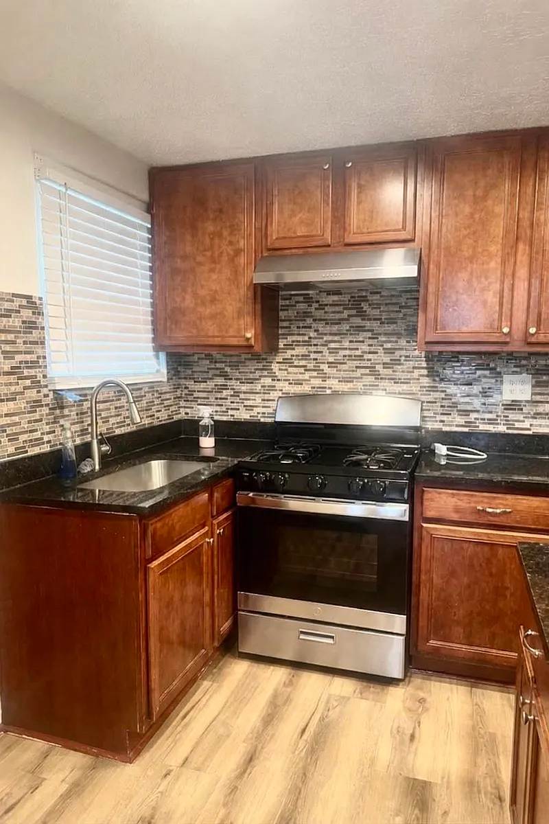 Building Photo - 622 Logan St #2