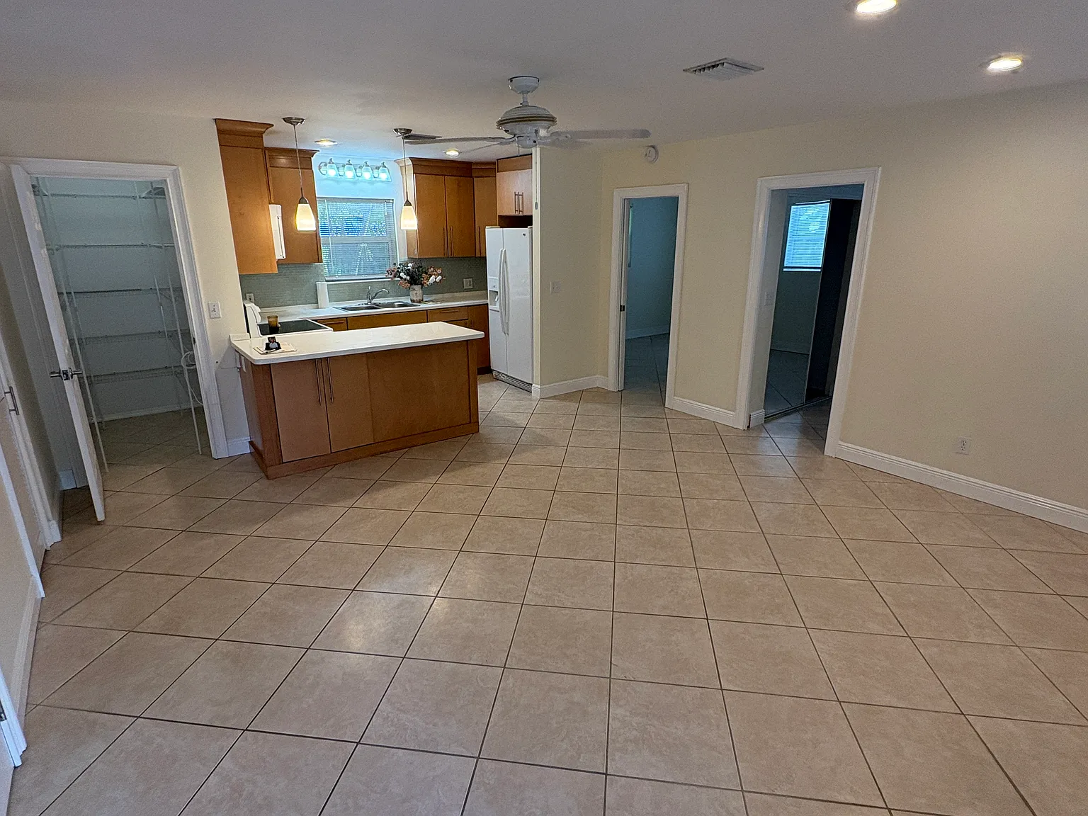 2 bed, 800 sqft, $3,600 — Photo 4