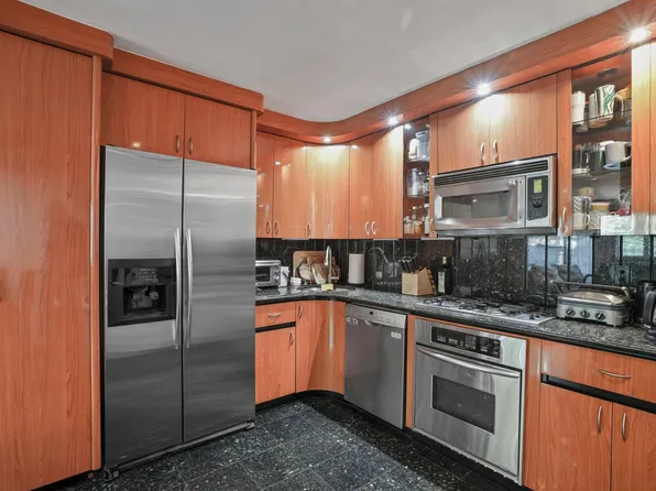 2514 Hubbard Street image 23 of 30