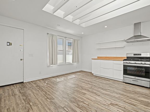 3rd image of 2224 Grant St #D