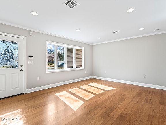 4th image of 1112 Crystal Drive