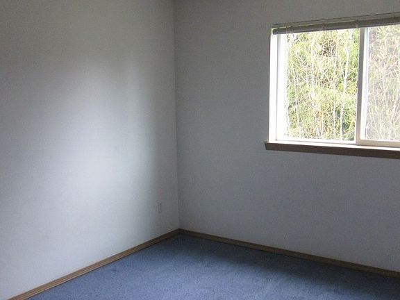 3rd image of 412 Alder Pl #A
