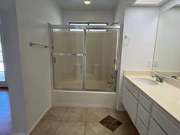 2121 Beechwood St — Photo 26