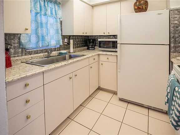2nd image of 3122 30th Ave N APT 103