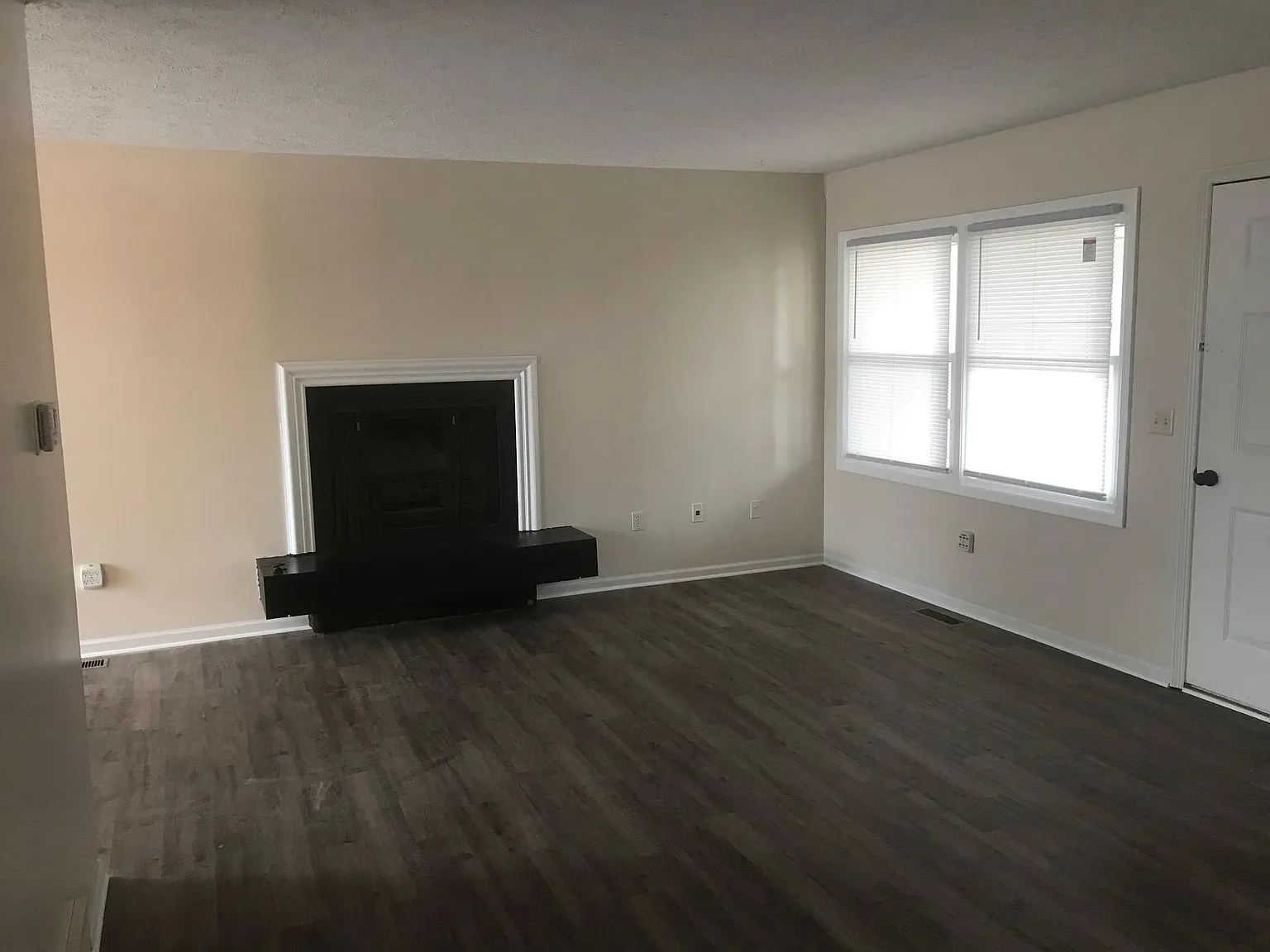 2 bed, 1000 sqft, $1,250 — Photo 2