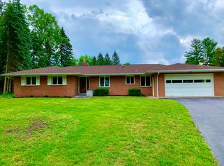 20 Pinehill Dr, Pittsford, NY 14534