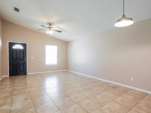 4th image of 628 4TH Avenue S