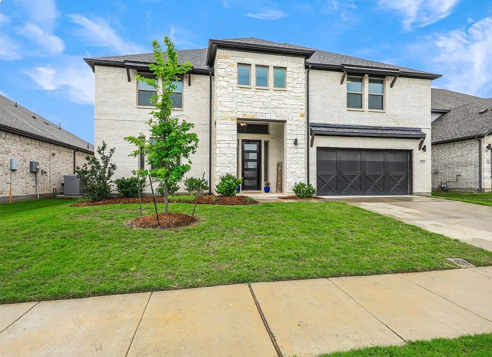 6 bed, 4255 sqft, $3,800 — Photo 1