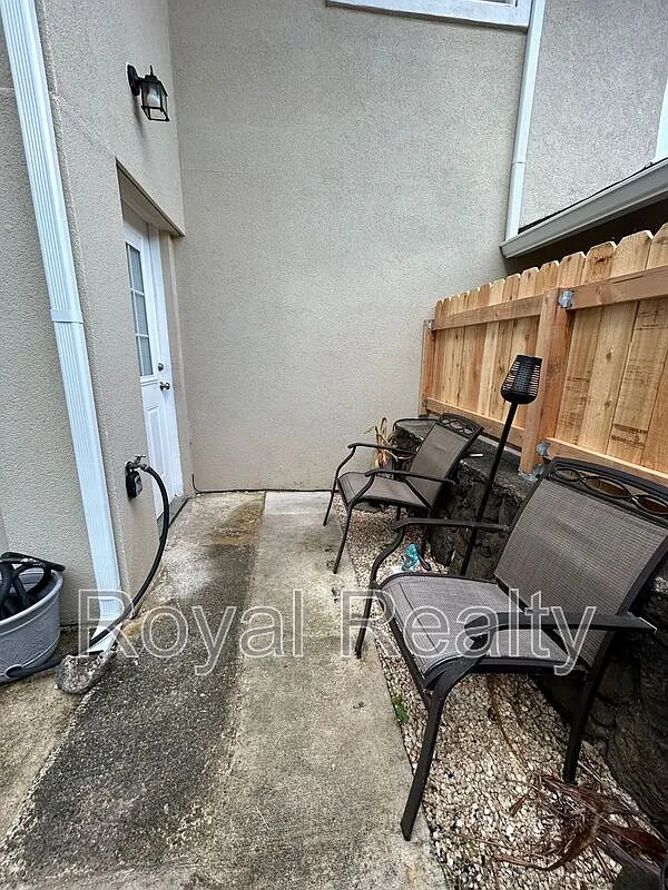 1 bed, 1.0 bath, 600 sqft, $1,900 — Photo 2