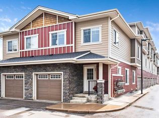 22 W Coach Rd SW, Calgary, AB T3H 0M6