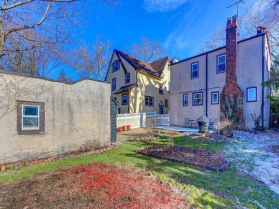 4th image of 25909 Pembroke Ave