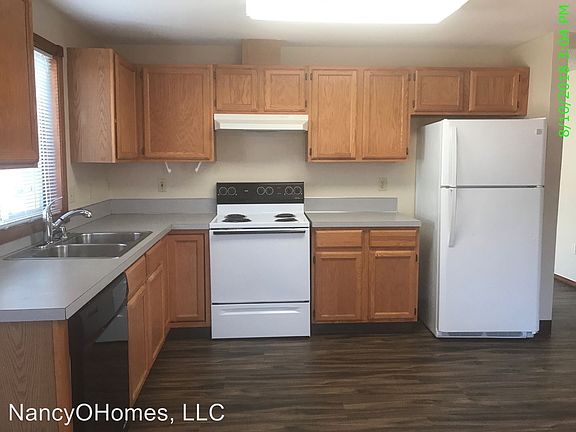 2nd image of 108 NE Coast Pine Ave APT A