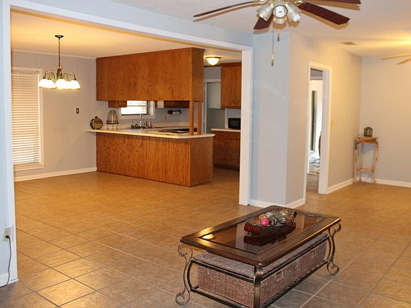 3rd image of 201 Northwood Dr