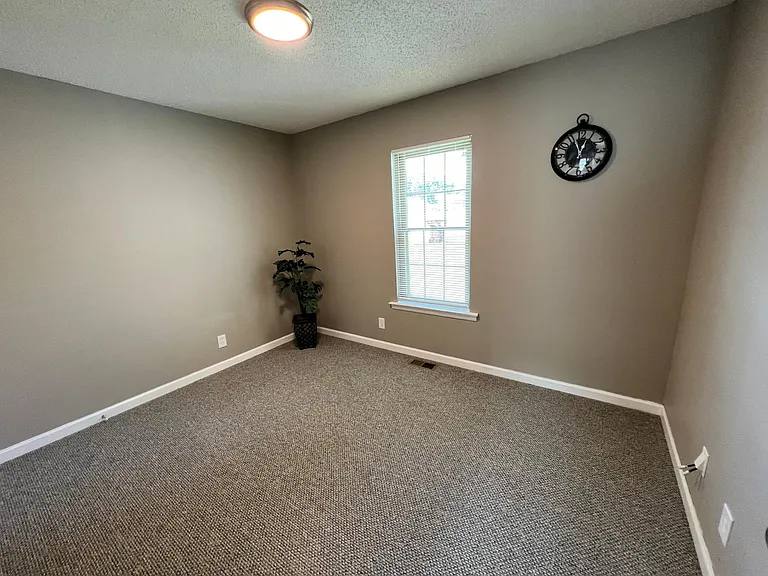 411 Heritage Ln — Photo 19