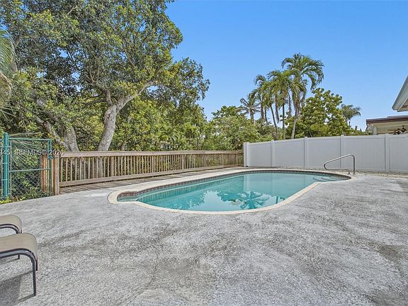 4th image of 8410 SW 20th St