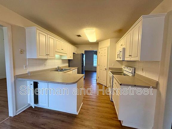 2nd image of 3026 Manchester Dr