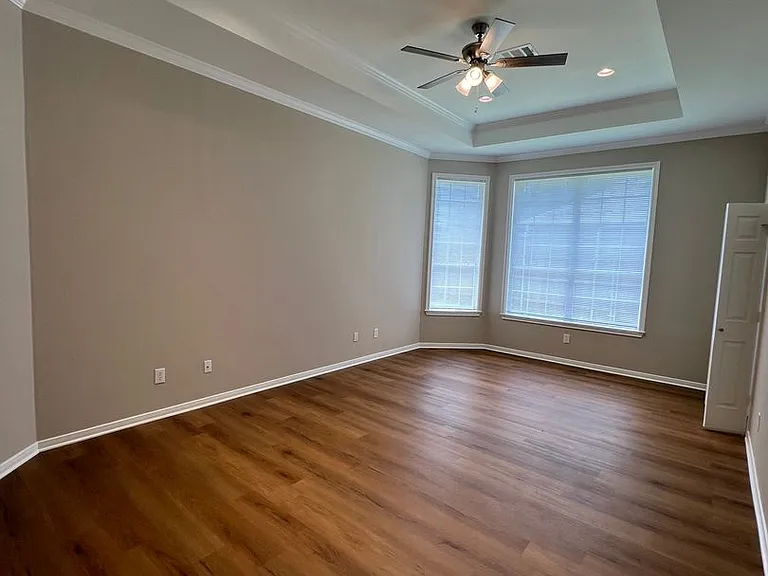 109 E Chapman Rd — Photo 10
