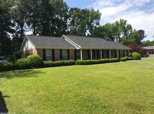 105 W Palm St, Lonoke, AR 72086