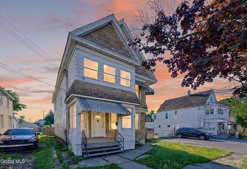 3rd image of 1063 Cutler Street