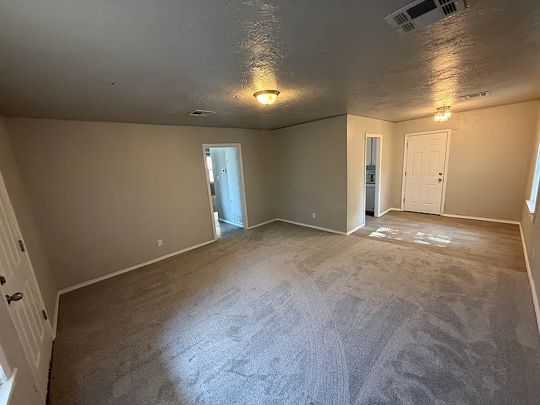 400 W Johnson St — Photo 13
