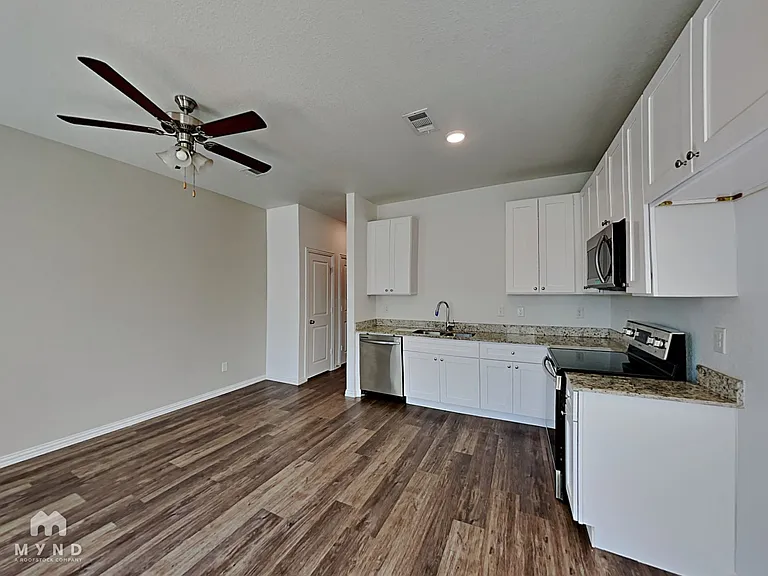 3265 Karen St — Photo 4