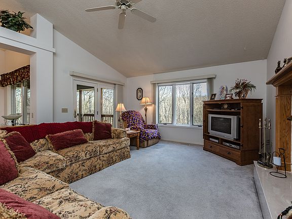 4th image of 16 Magrath Ln