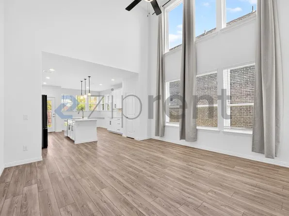 4517 Waterglass St, Garland, TX 75043