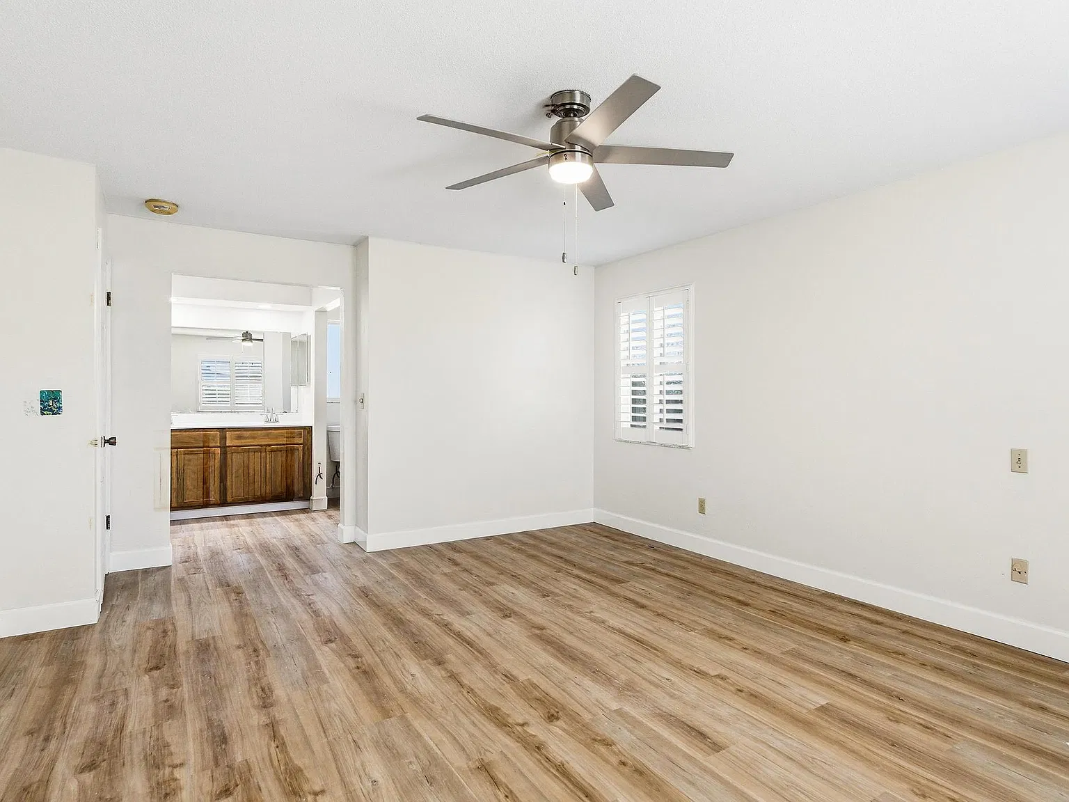 3 bed, 1974 sqft, $2,500 — Photo 4