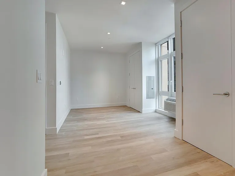 64 Centre Ave — Photo 42