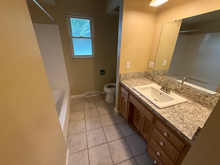 5046 Winona Dr — Photo 13