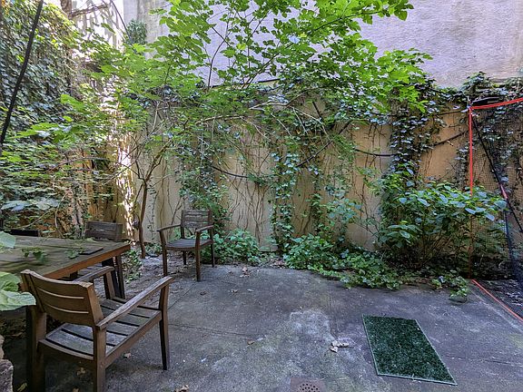 5th image of 115 W 106th St APT C