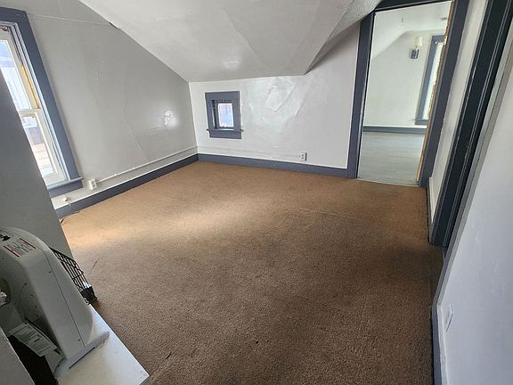 3rd image of 550 E 5th St #2
