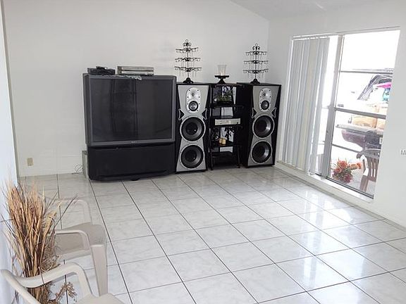 4th image of 8704 Albion Ct