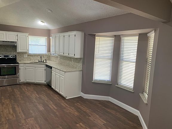 4th image of 725 Patricia Dr