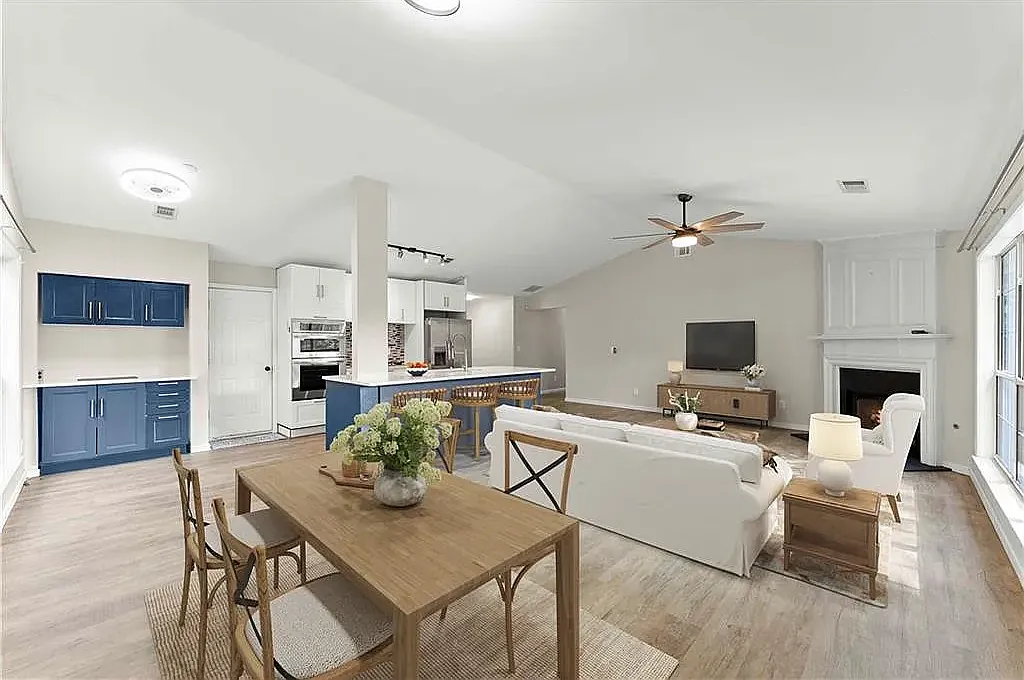 11850 Carriage Park Ln — Photo 2