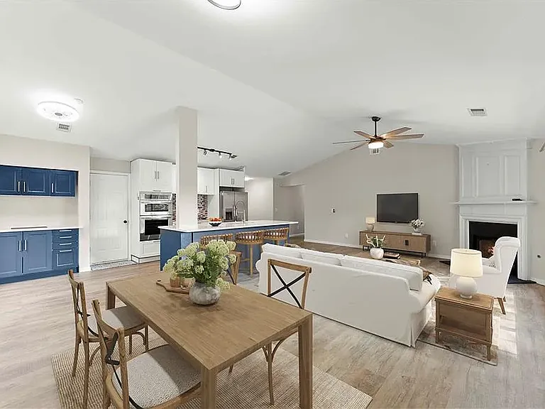 11850 Carriage Park Ln — Photo 2